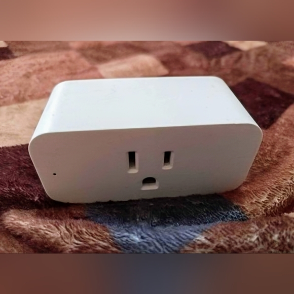 Amazon Smart Plug | Works with Alexa | Simple setup, endless possibilities - Picture 2 of 7